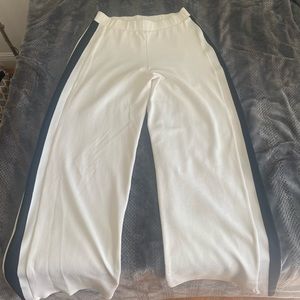 Zara long white pants with black stripes on the sides. Stretchy material. Size L